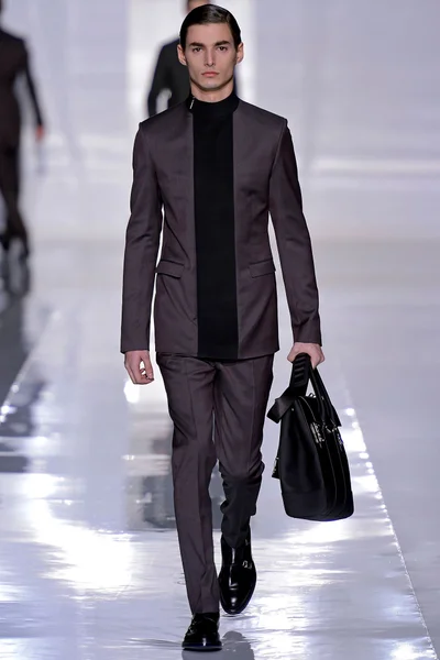 Look 18